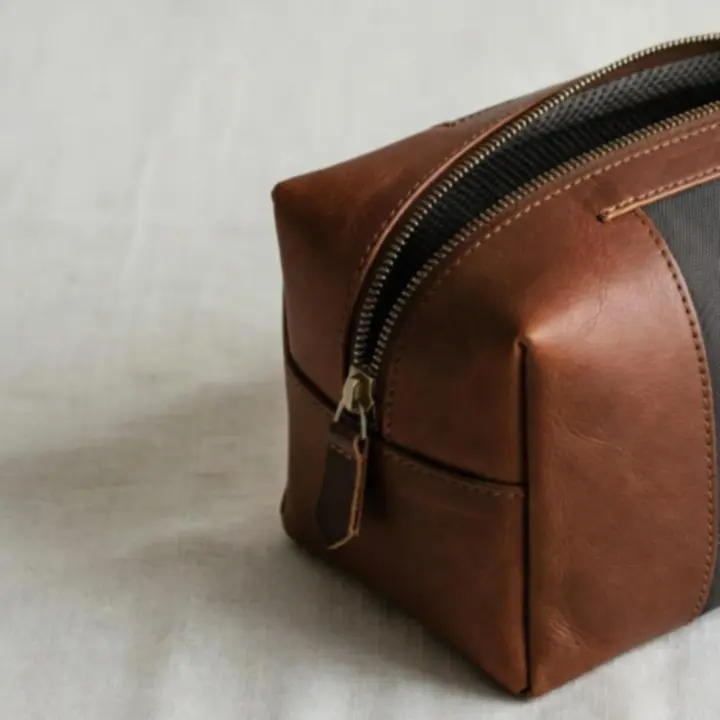 Elegancka kosmetyczka podróżna z organizerem na kosmetyki